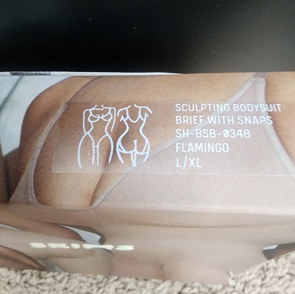 SKIMS SCULPTING BODYSUIT W. SNAPS in Flamingo - Picture 7 of 9